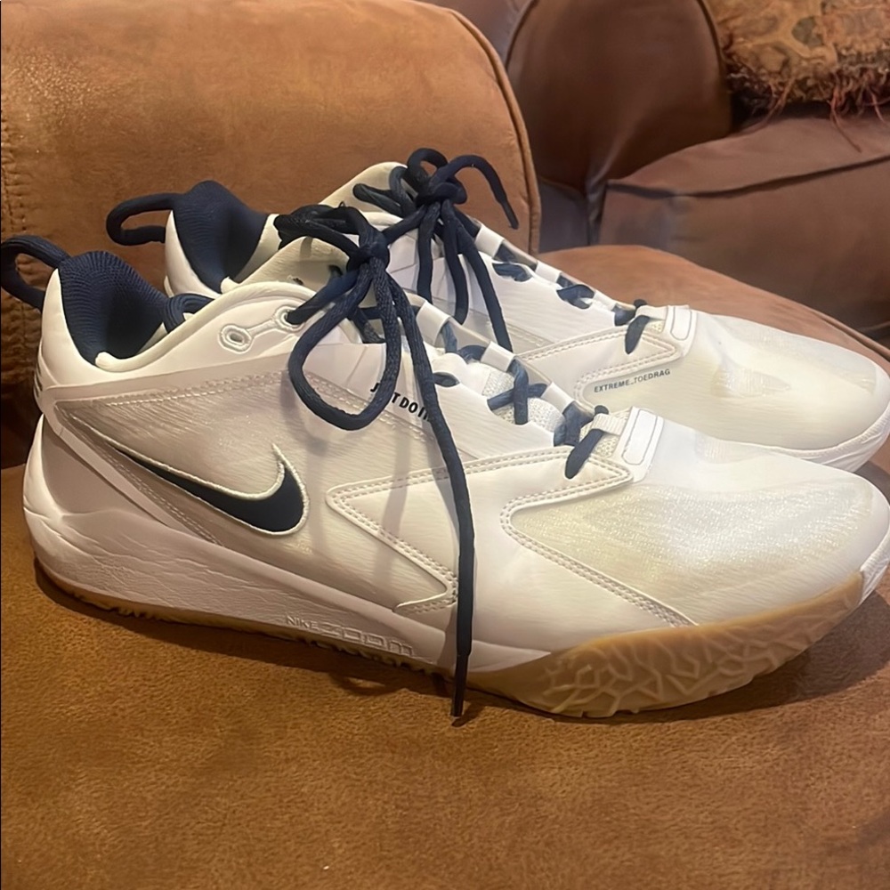 Nike Men’s White Athletic Trainers with Navy Swoosh